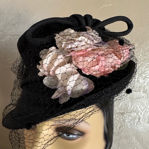 RADIANT 1940s\' BLACK STRAW FEDORA WITH FABRIC FLOWERS + DOTTED VEIL main image 8